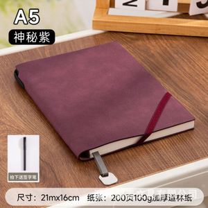 สมุดโน้ตหนังแกะ A5 ปกอ่อน สายรัดยางยืด พร้อมจี้โลหะ คุณภาพสูง รับทำโลโก้บริษัท ขายส่ง โปรโมชั่น - Product Image 2