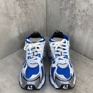 รองเท้าวิ่งดีไซน์เนอร์ยอดนิยมขายดีที่สุด ทันสมัยสำหรับทั้งชายและหญิง สไตล์เรโทรสำหรับวิ่งและเดิน - Product Image 3