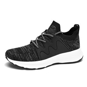 รองเท้าผ้าใบผู้ชายลำลองแบบสวม สไตล์ยุโรปย้อนยุค ระบายอากาศได้ดี พื้นหนา ทอแบบ Fly Woven เหมาะสำหรับฤดูใบไม้ผลิและฤดูร้อน - Product Image 1