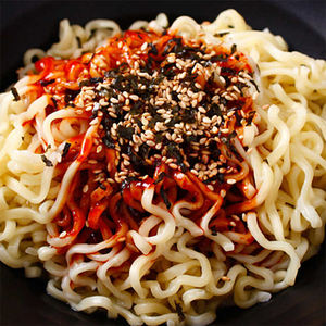 Vente en gros de <span class=keywords><strong>nouilles</strong></span> instantanées <span class=keywords><strong>chinoises</strong></span> vêtements familiaux ramen <span class=keywords><strong>yum</strong></span> <span class=keywords><strong>yum</strong></span> <span class=keywords><strong>nouilles</strong></span> à la dinde <span class=keywords><strong>nouilles</strong></span> instantanées doublement épicées - Product Image 3