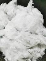 Fibre de polyester recyclé 100 % polyester brut de Chine, en fibres courtes, blanc optique et blanc blanchi, pour le filage et le non-tissé