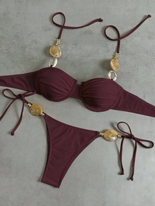 Conjunto de bikini de 2 piezas para mujer al por mayor, con aros, copas acolchadas, transpirable, de secado rápido, con cuentas de resina y tanga con lazo lateral. - Product Image 4