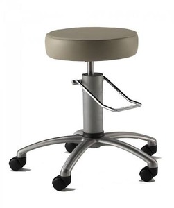 Tabouret chirurgical en acier inoxydable le plus vendu avec siège rembourré pour hôpitaux, cliniques et centres médicaux, disponible à la vente - Product Image 2
