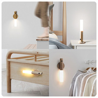 Lampe murale LED rechargeable par USB Lampe murale portable Capteur de mouvement Bâton sur le mur Couleur bois et noir Lampe LED chaude Batterie 18650