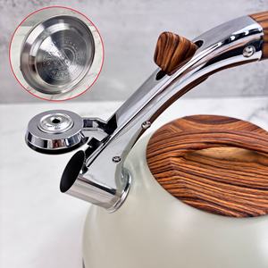 <span class=keywords><strong>Bouilloire</strong></span> en acier inoxydable de style rétro de couleur <span class=keywords><strong>crème</strong></span> de 3,5 L avec poignée en grain de bois Accessoire de cuisine facile à nettoyer <span class=keywords><strong>Bouilloire</strong></span> à sifflet durable - Product Image 5