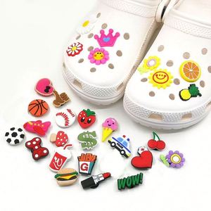 Breloques de chaussures en PVC à thèmes multiples, design personnalisé, vente en gros, boutons détachables DIY, décorations 2D mignonnes et tendance - Product Image 3