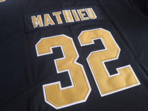 En kaliteli amerikan futbolu giyim #41 Alvin Kamara #32 Tyrann Mathieu #12 Chris Olave #56 Demario Davis #7 Taysom Hill formalar - Product Image 2