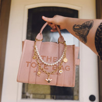 Bijoux fantaisie : Porte-clés en chaîne dorée avec perles et breloques interchangeables (abeille, fleur, marguerite) – Charme de sac pour femme