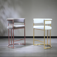 Tabouret de bar commercial confortable avec accoudoirs, cadre en acier inoxydable de luxe, rembourré, cadre en acier doré