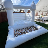 Château gonflable blanc avec piscine à balles à vendre