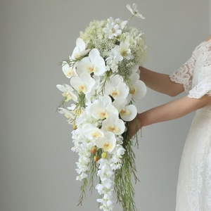 Bouquet de mariée style cascade en promotion – Fleurs artificielles réalistes et personnalisables <span class=keywords><strong>pour</strong></span> cérémonie de mariage et accessoires photo - Product Image 1