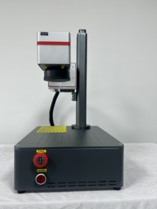 Máquina de Marcado Láser UV de Escritorio, Refrigerada por Agua, Control EZCAD, Compatible con Formatos DXP/DWG/AI/PLT para Metales, Madera, Plásticos y Cuero - Product Image 3