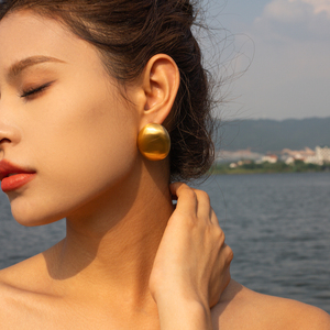 J&D Minimalistische Edelstahl-Ohrringe 18K Vergoldet Drahtziehverfahren Große Ovale Ohrringe für Frauen - Product Image 3