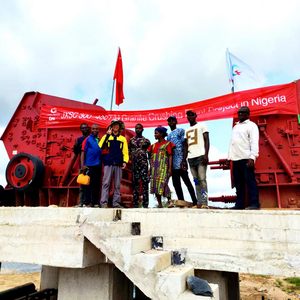 Trituradora Móvil de Piedra, Máquina Trituradora de Piedra a Pequeña Escala, Máquina Trituradora de Piedra para Fabricar Grava - Product Image 1