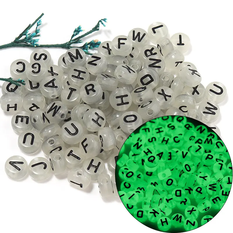 3600 Stück Buchstaben Perlen Weiß Flache Runde Leuchtendes Acryl Alphabet 4*7mm Schmuck herstellung Armband