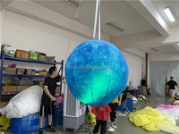 Ballon de planète gonflable de globe de terre gonflable suspendu de LED pour la décoration d'intérieur et extérieure