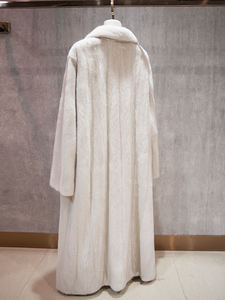 OEM 여성용 럭셔리 엘레강스 겨울 아우터웨어 롱 풀 펠트 벨벳 코펜하겐 밍크 퍼 코트 방풍 캐주얼 스타일 - Product Image 3