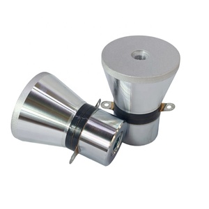 Émetteur ultrasonique PZT4 25kHz 60W pour le nettoyage des injecteurs de bloc moteur dans un réservoir ultrasonique - Product Image 3