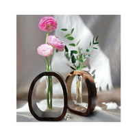 Vase en bois de noyer pour tubes à essai : Présentoir floral moderne et minimaliste