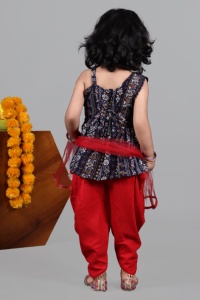 ชุดเสื้อทรงเอพิมพ์ลายดอกไม้ Titrit พร้อมกางเกงโดติและผ้าคลุมไหล่ - สีแดง - Product Image 4