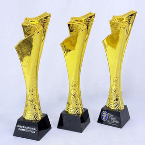 Trophées personnalisés en résine et cristal pour le sport, la musique, les affaires – Trophées étoiles en résine et cristal dorés - Product Image 2