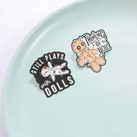 Pin Enamel Bertema Kutipan Boneka Bergaya Gelap Seram Untuk Tas, Topi, Pakaian, dan Hiasan Penataan Pribadi