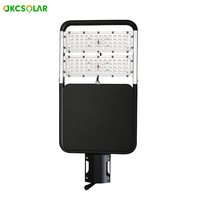 Lampe solaire de rue 6800LM IP66 40W avec panneau mono-Si, batterie LiFePO4, garantie 3 ans, LED en alliage d'aluminium, angle de faisceau 140°