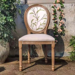 Chaise de salle à manger vintage française en bois massif, chaise à dossier ovale brodé, chaise d'appoint rustique vieillie pour B&B et restaurant - Product Image 4