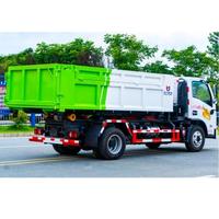 Camion benne SINOTRUK HOWO 4x2 robuste 10T avec bras de levage, chargeur de conteneurs détachable pour le transport de déchets municipaux