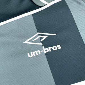 เสื้อฟุตบอล OEM สไตล์เรโทร แบบซับลิเมชั่น ชุดกีฬา แบบสั่งทำพิเศษ วินเทจ คลาสสิก ปักลายเสื้อฟุตบอล - Product Image 5