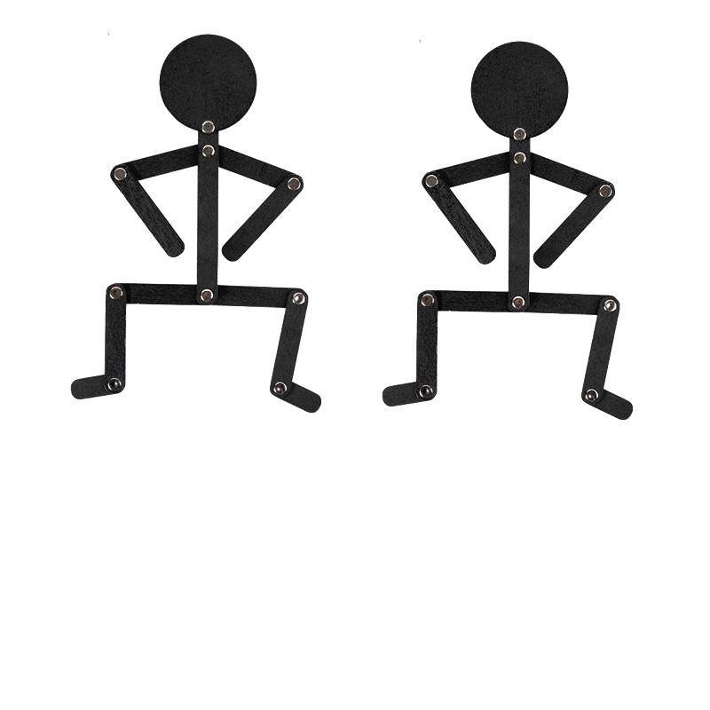 Deux petites figures noires avec cartes de boîte de couleur