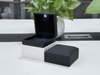 Boîte à bijoux LED en stock pour colliers et diamants, emballage de bijoux LED, vente en gros et au détail de boîtes à bijoux