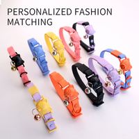 Collier pour animaux de compagnie Muker de luxe, écologique, toutes saisons, en sangle souple enduite de PVC, réglable, couleurs mélangées, clochettes, imprimé de luxe, rivets pour chats