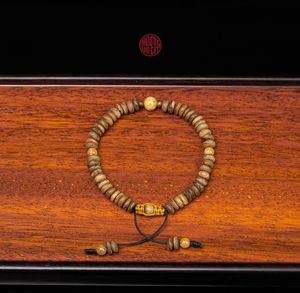 Bracelet en bois d'agar naturel pour femme, perles de 6 mm à effet coulant mélangées à du jade, bijoux élégants faits à la main - Product Image 1