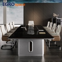 Solution de mobilier de bureau EGROspace, table de réunion, grande table de conférence de luxe personnalisable