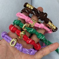 Bracelet d'amitié tendance 2025 en corde tressée colorée, réglable, avec breloque lettre bulle A-Z pour femmes et filles