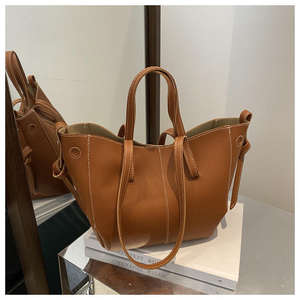 Sac fourre-tout en PU à motif litchi, style coréen, simplicité urbaine, texture de haute qualité, grande capacité, boucle magnétique - Product Image 2