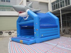 Castillo Inflable con Forma de Tiburón, Material de PVC, Capacidad para 500 kg, para 10 Pasajeros, Dimensiones de 4.5 m, para Fiestas Comerciales al Aire Libre - Product Image 3