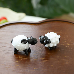 Figurine de mouton <span class=keywords><strong>miniature</strong></span> <span class=keywords><strong>en</strong></span> <span class=keywords><strong>verre</strong></span> de style Murano faite à la main, ornements <span class=keywords><strong>animaux</strong></span> colorés pour la décoration de bureau, de jardin féerique - Product Image 3