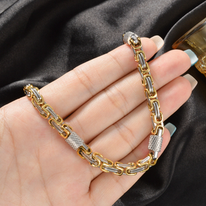 Colliers de mode classiques en acier inoxydable plaqué or 18 carats, avec chaîne byzantine bicolore et accents géométriques carrés - Product Image 4