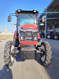 Tractor Potente de 70HP con Tracción en las 4 Ruedas, Capaz de Afrontar Cualquier Desafío Agrícola - Product Image 1