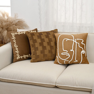 Housse de <span class=keywords><strong>coussin</strong></span> carrée personnalisée pour décoration de chambre à coucher Housse de <span class=keywords><strong>coussin</strong></span> brodée en gros Taie d'oreiller décorative pour chambre à coucher en velours hollandais de luxe - Product Image 2