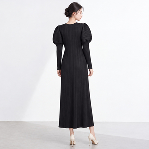 Vestido Maxi Plisado Miyake de Alta Calidad para Mujer, Tallas Grandes, Color Sólido, 100% Poliéster, Corte Holgado, Elegante, Disponible en Stock, Venta al Por Mayor - Product Image 5