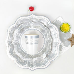 Décorations <span class=keywords><strong>de</strong></span> bureau classiques populaires à thème argenté <span class=keywords><strong>Ensemble</strong></span> <span class=keywords><strong>de</strong></span> <span class=keywords><strong>vaisselle</strong></span> jetable pour <span class=keywords><strong>8</strong></span> <span class=keywords><strong>personnes</strong></span> Estampage d'assiettes en papier en forme <span class=keywords><strong>de</strong></span> fleur - Product Image 4