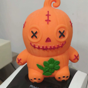 Jouet Squishy Homme Citrouille d'Halloween à Rebond Lent, Géant et Doux, Idéal pour la Vente en Gros aux Magasins de Détail - Nouvelle Collection à Succès - Product Image 2