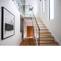 Escalier intérieur moderne de luxe en métal, design personnalisé à monopoutre droite