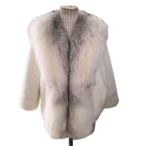 Cappotto di Lusso in Pelliccia di <span class=keywords><strong>Visone</strong></span> <span class=keywords><strong>Bianco</strong></span> Puro e Volpe Argentata per Donna, Autunno-Inverno 2026 - Product Image 1