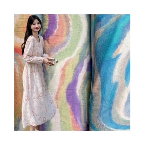 Conception personnalisée imprimé numérique Peach Blossom crêpe tissé tissu coloré 140GSM léger 100% polyester pour robe - Product Image 1