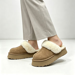 Mules d'intérieur pour femmes OEM, mode hiver, en daim de vache, doublure en peau de mouton, thermiques, antidérapantes, légères, respirantes, plateforme, résistantes à l'usure - Product Image 6