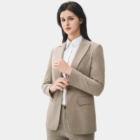 Costume de bureau pour femme en mélange de laine et de viscose, anti-rides, avec détails boutonnés